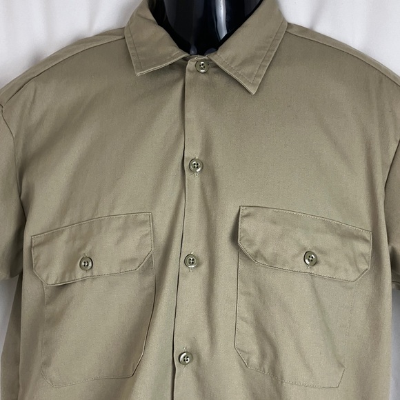 Dickies Men's Tan Short Sleeve Button Down Shirt Size Small - Picture 2 of 10